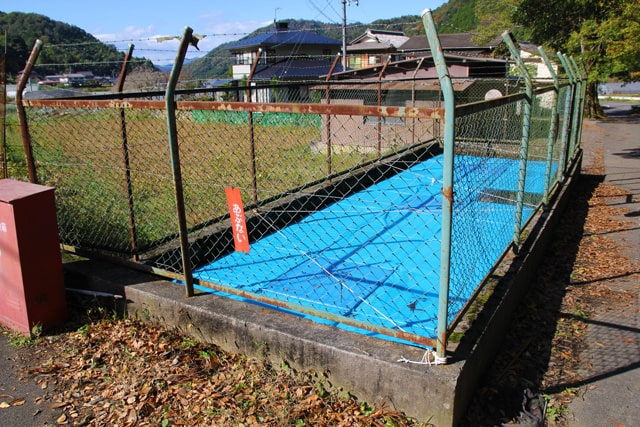 京都府舞鶴市与保呂の無蓋式防火水槽に設置された天蓋システム